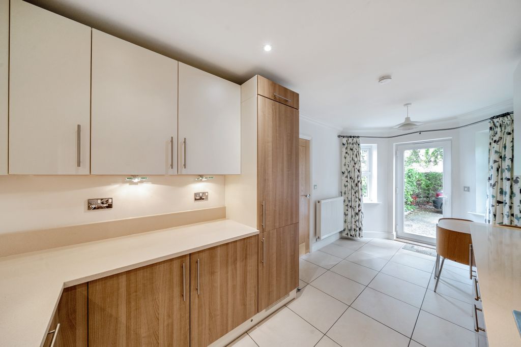 Property photo 2 of 21