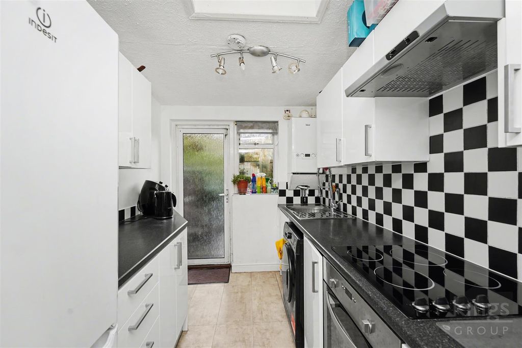 Property photo 3 of 13 Kitchen