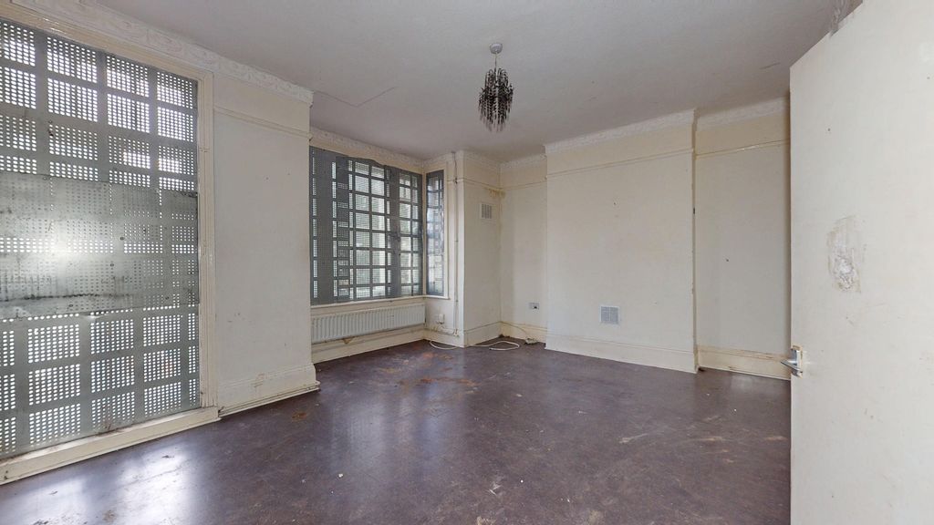 Property photo 2 of 16 Flat B, 40 Atherfold Road, Clapham, London, Sw9 9Lw