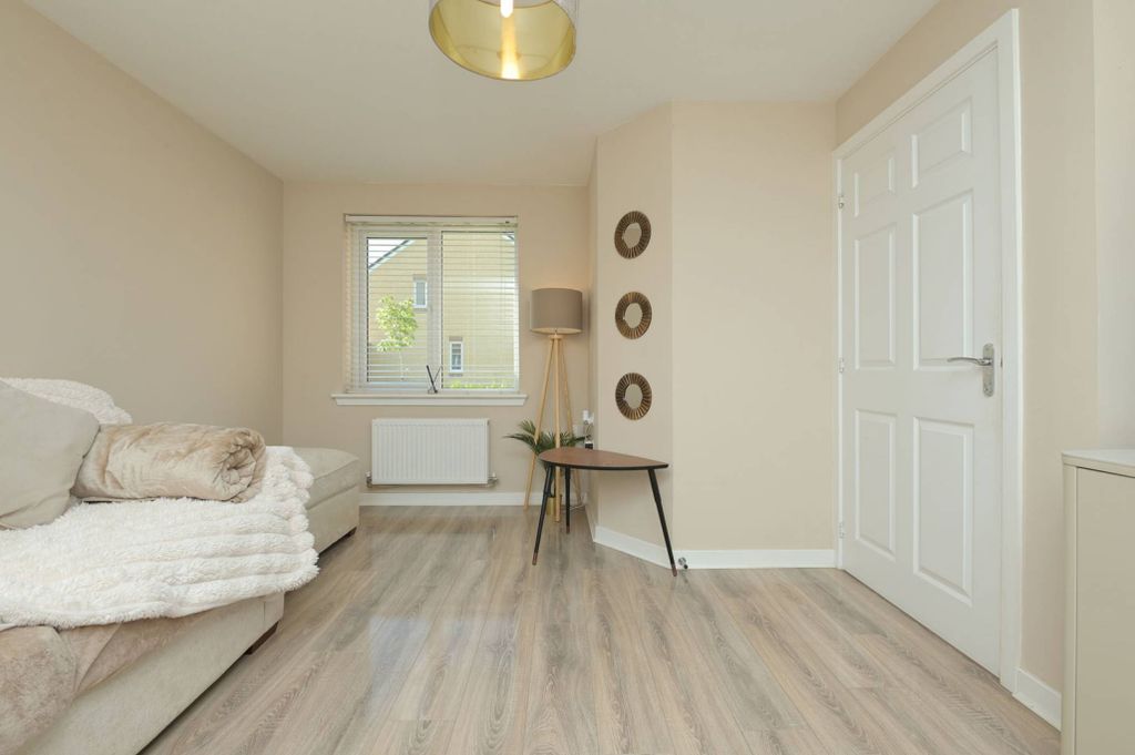 Property photo 2 of 28