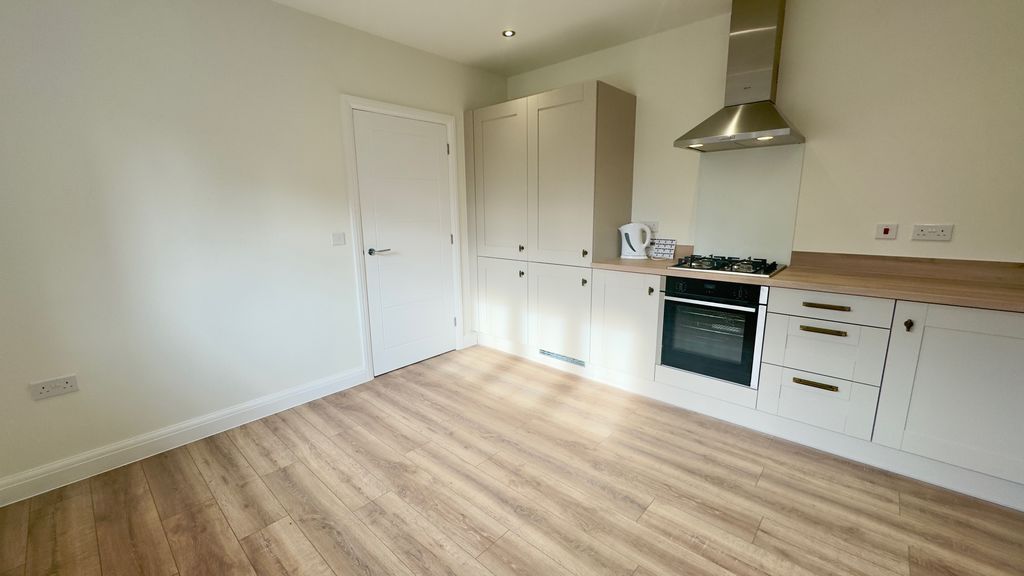 Property photo 3 of 9 Photo 5