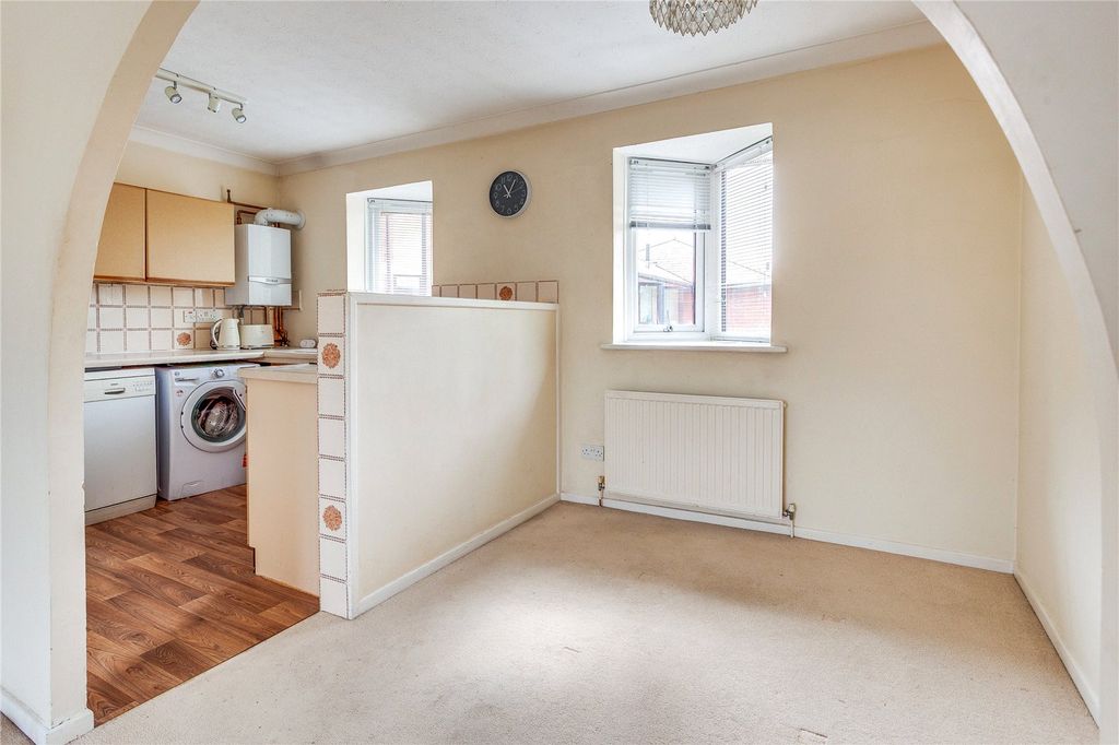 Property photo 3 of 11 Dining Area