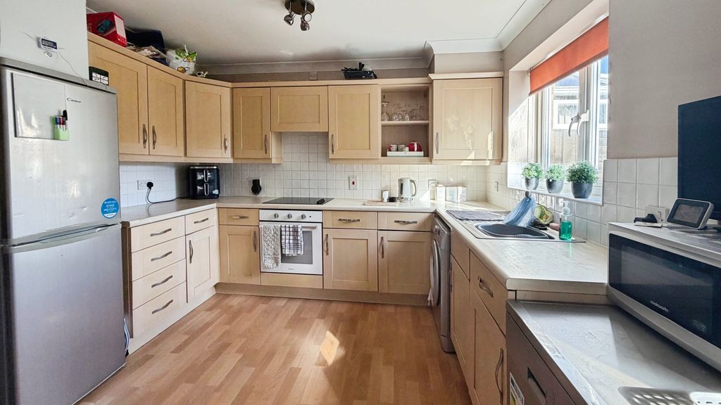 Property photo 3 of 13 Kitchen