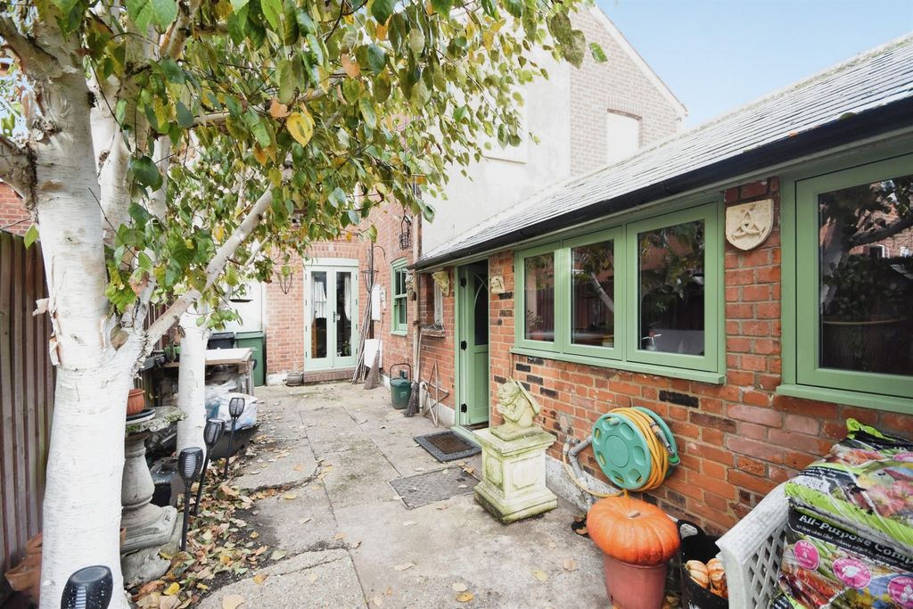 Property photo 3 of 21