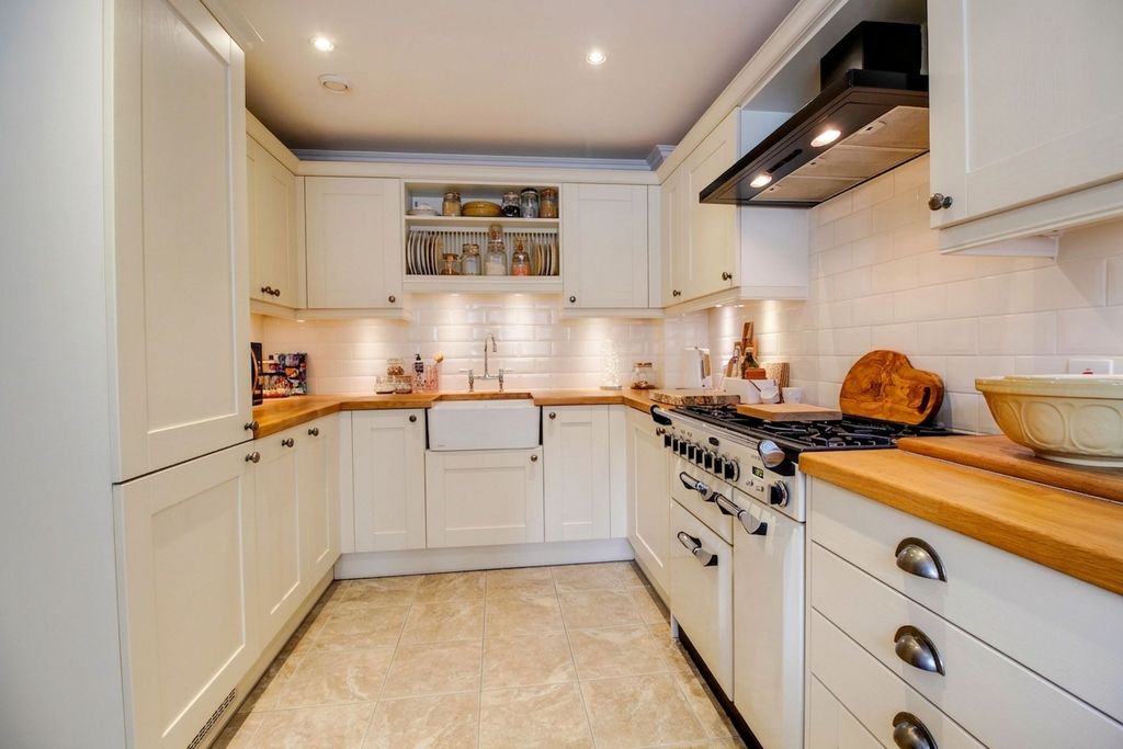 Property photo 3 of 27