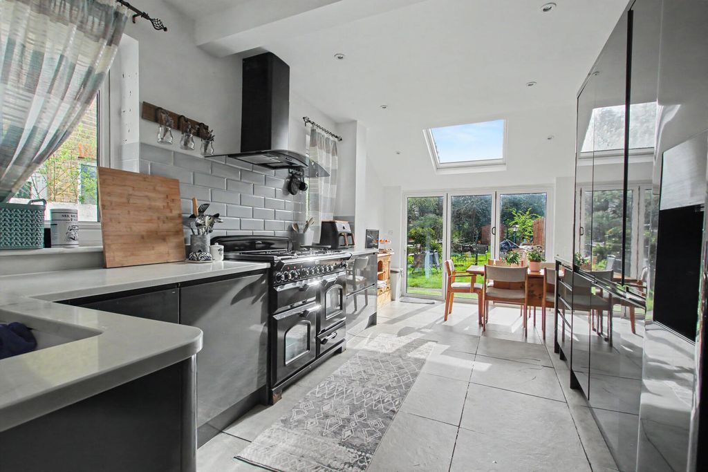 Property photo 3 of 16 Kitchen