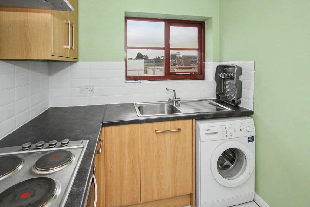 Property photo 3 of 6
