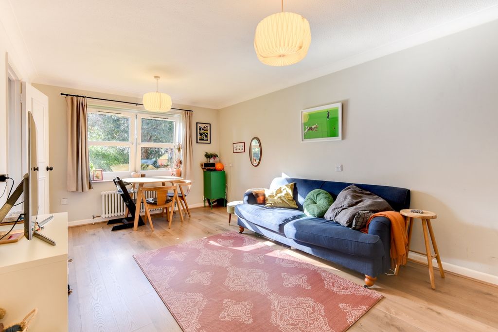 Property photo 2 of 24 6Beech-8