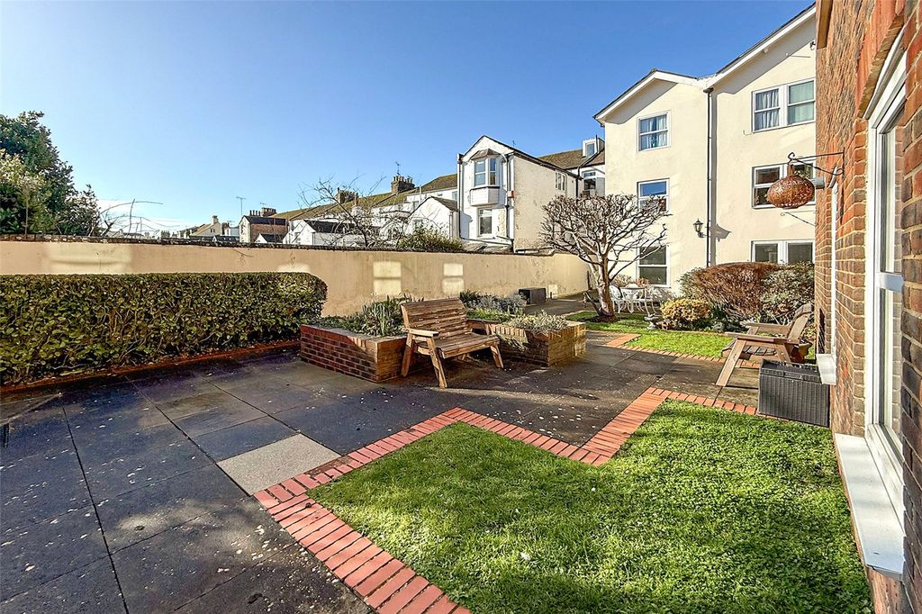 Property photo 2 of 16 Picture No. 14