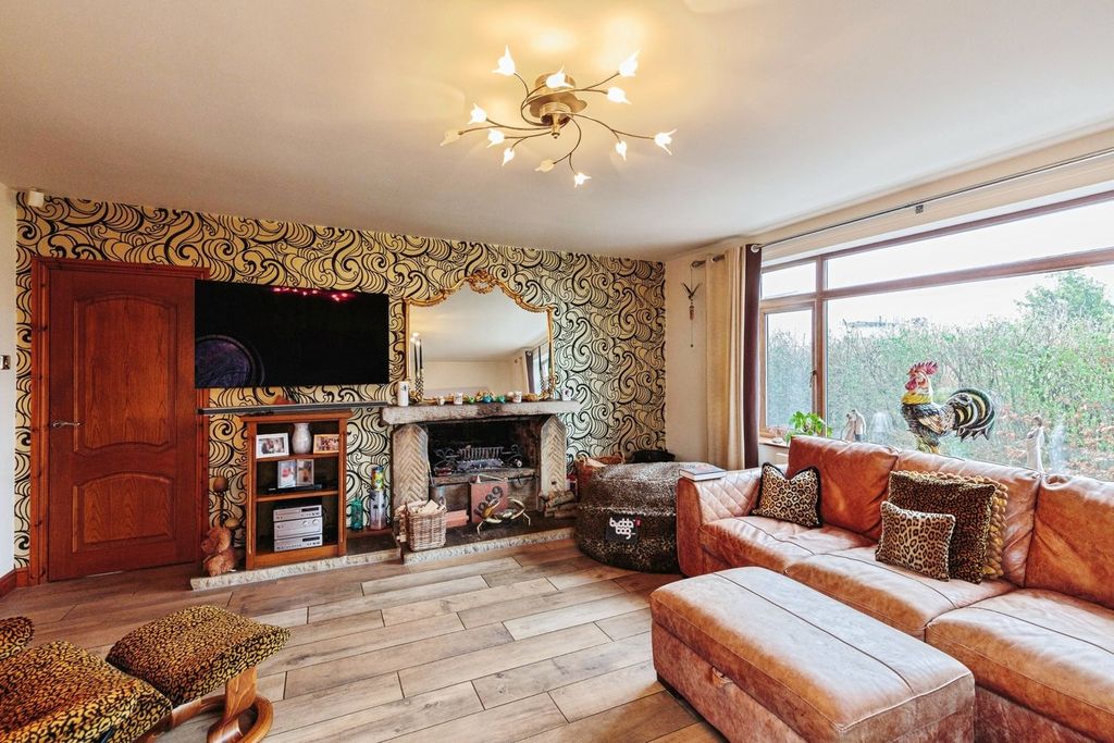 Property photo 3 of 35