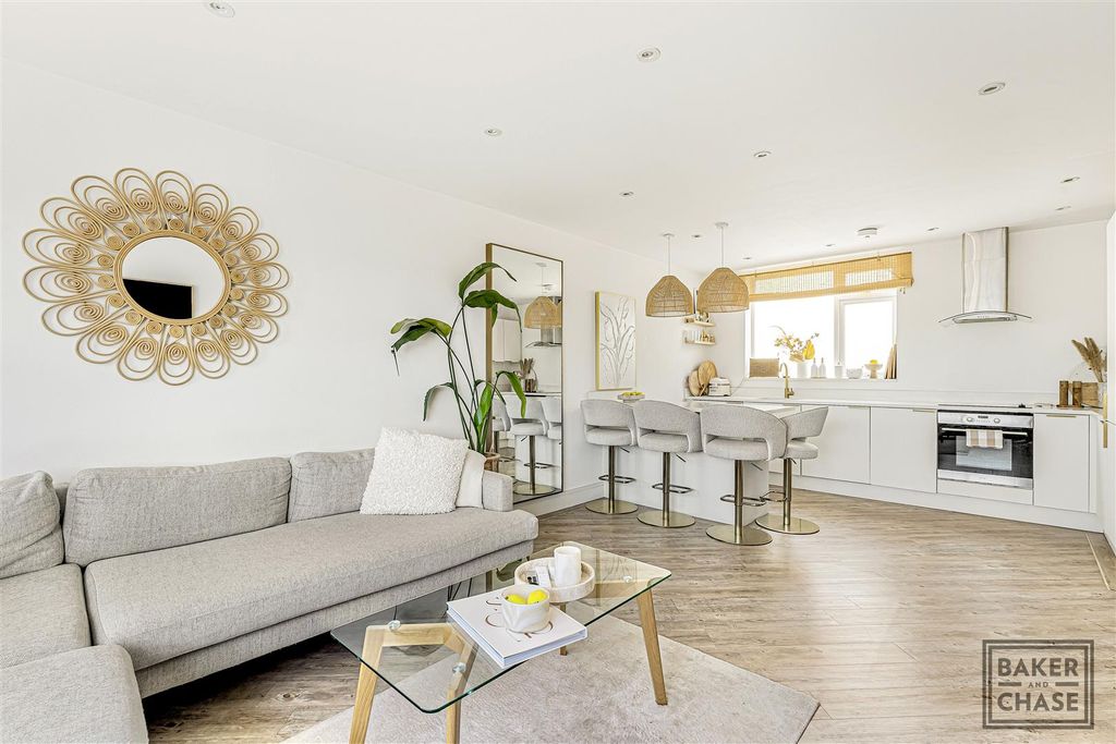 Property photo 3 of 21 Lounge/Kitchen (Open-Plan)
