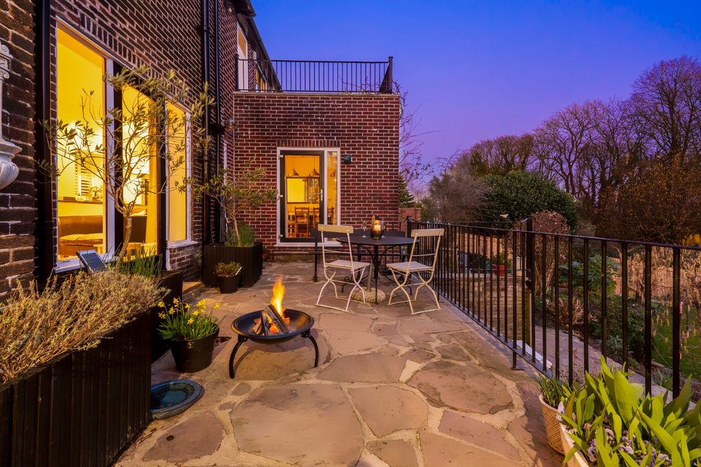 Property photo 3 of 38 4029688