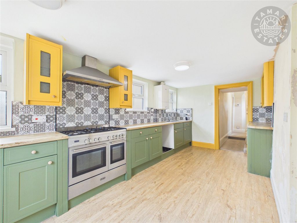 Property photo 2 of 11 Kitchen/Breakfast Rm