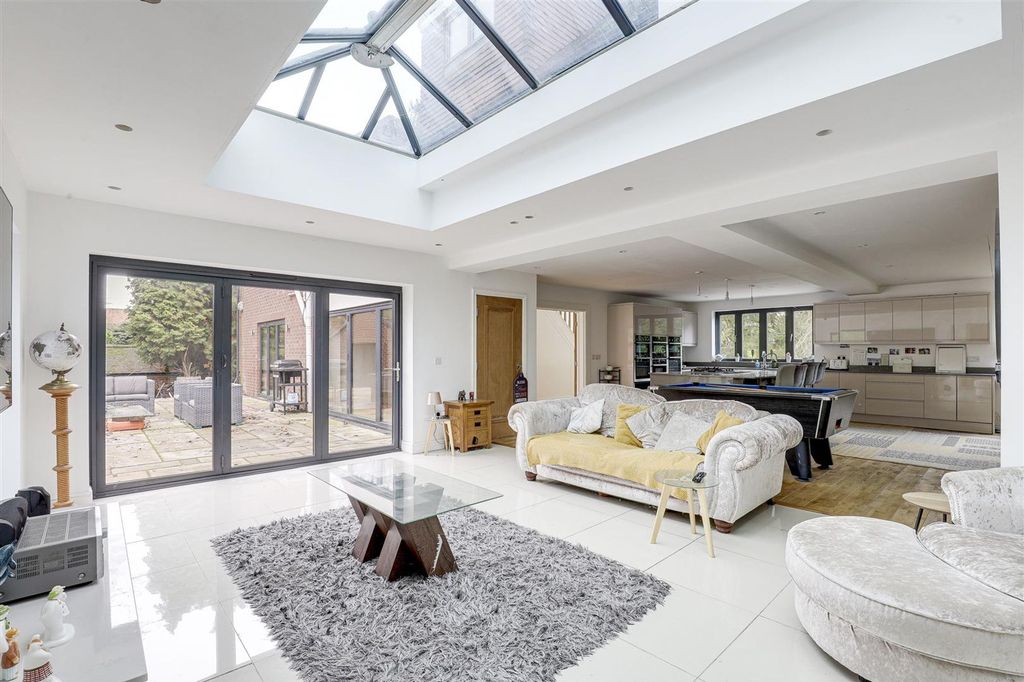 Property photo 2 of 33