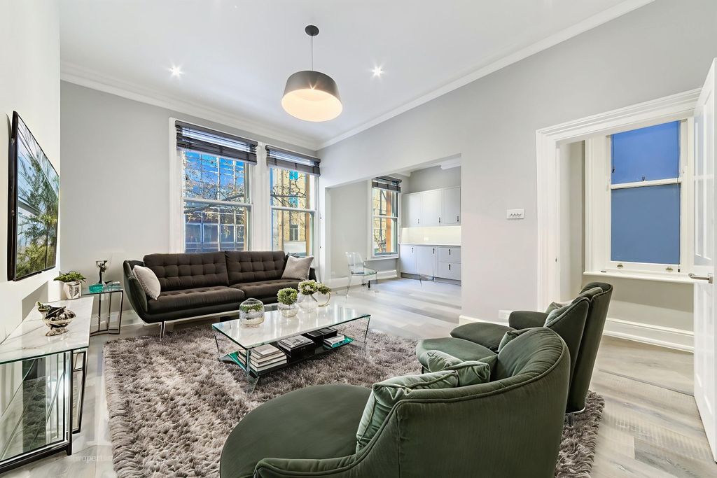 Property photo 1 of 19 977470