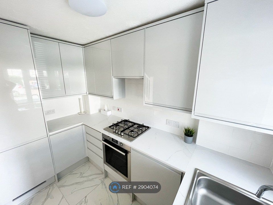 Property photo 2 of 10 Kitchen 2
