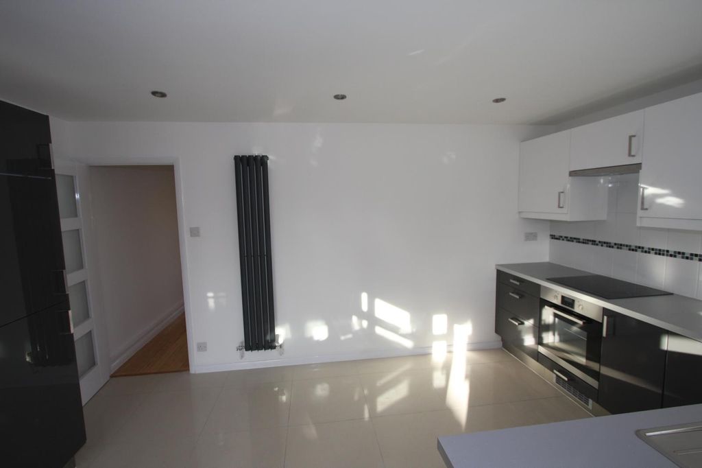 Property photo 2 of 26