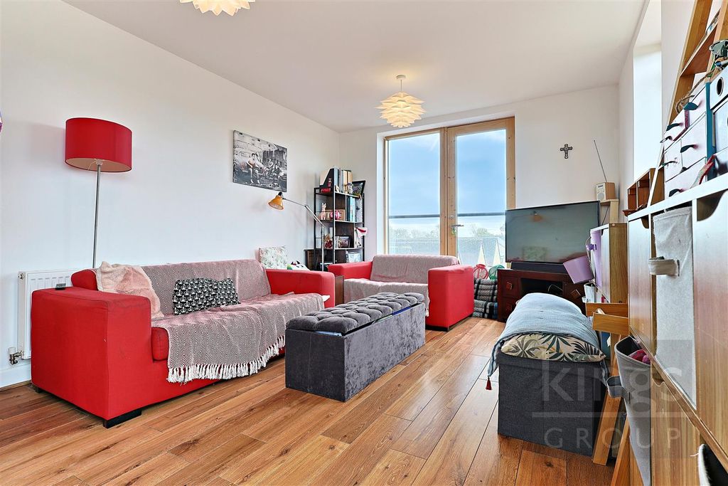 Property photo 3 of 22 Lounge