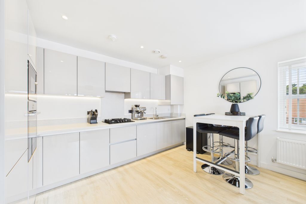 Property photo 3 of 14 Dining Area