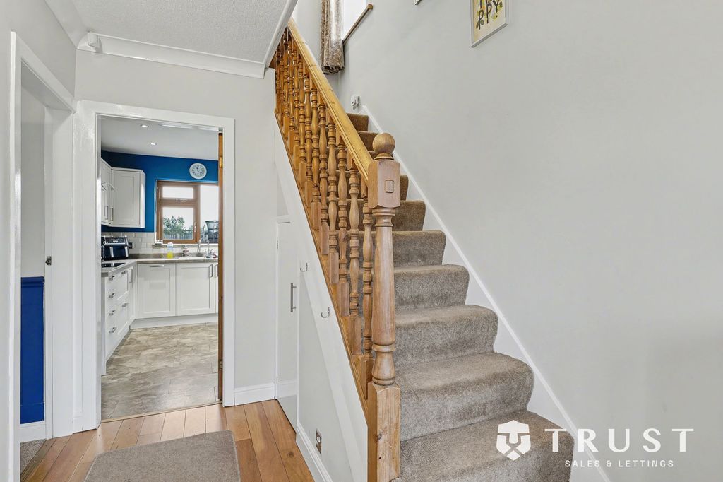 Property photo 3 of 39