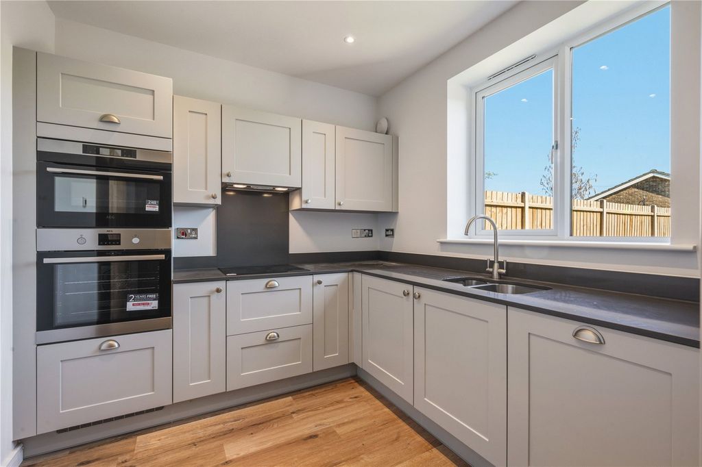 Property photo 2 of 14 Kitchen