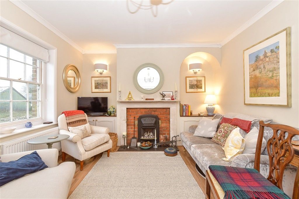 Property photo 3 of 16 Lounge