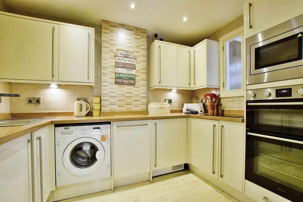 Property photo 3 of 15 Kitchen