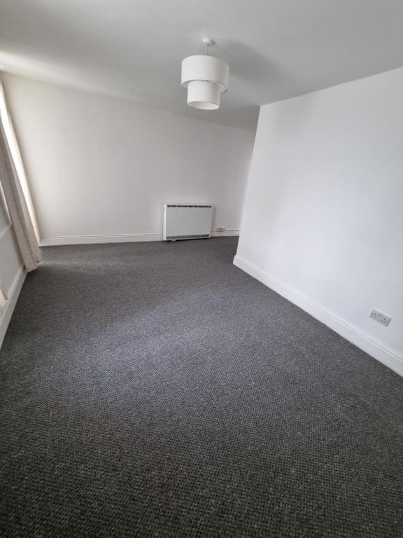 Property photo 2 of 7 1000069593