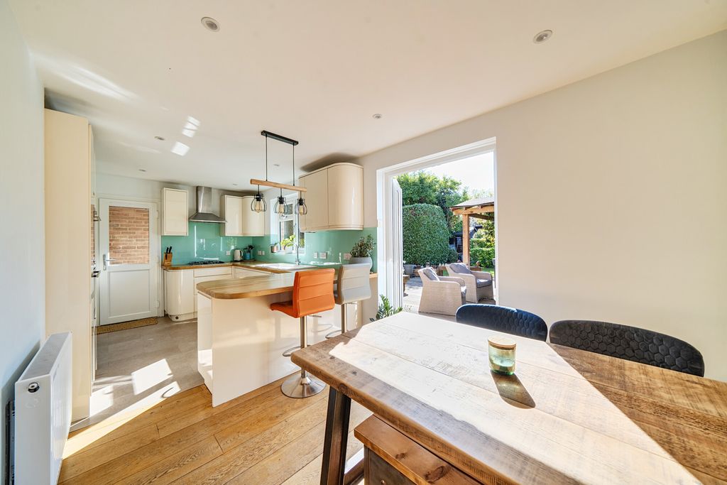 Property photo 3 of 19 1339584-4-68Dbcb8...