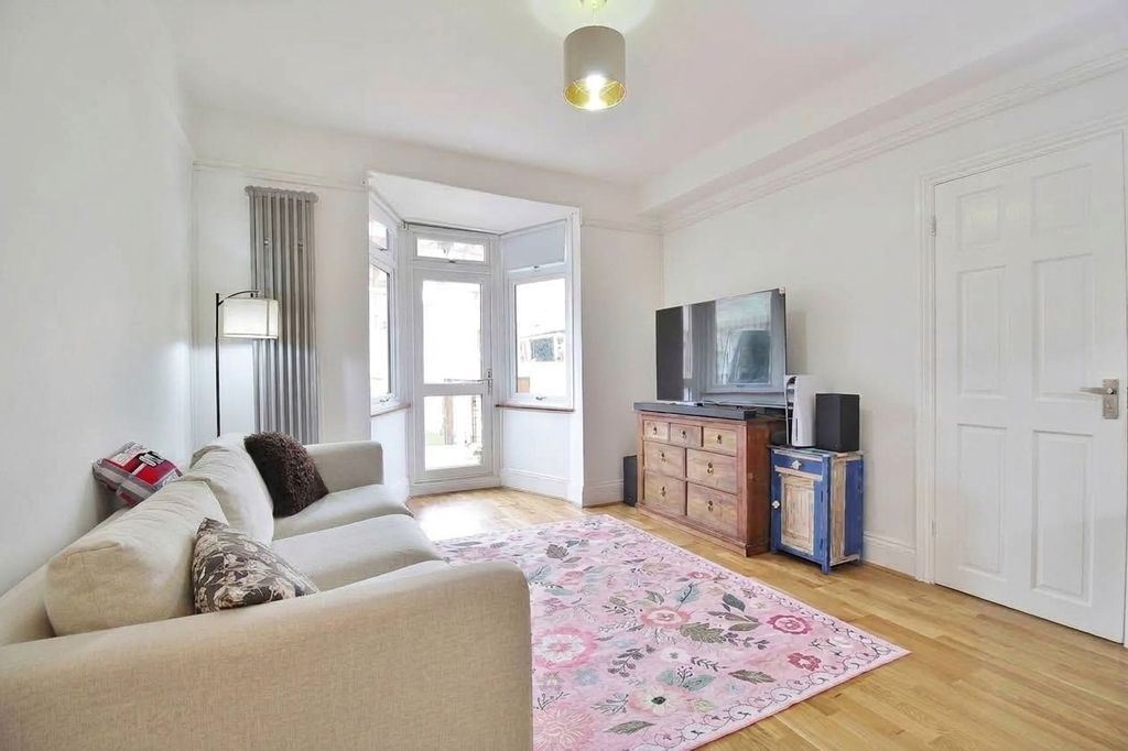 Property photo 3 of 7