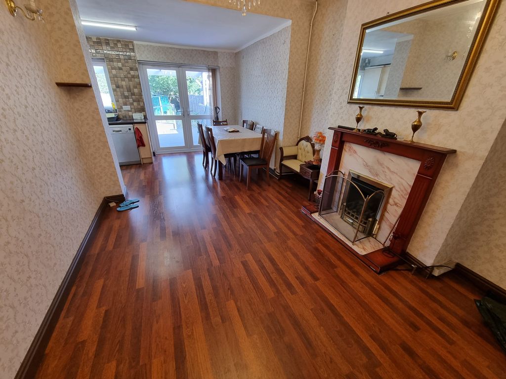 Property photo 3 of 15 Sitting Room