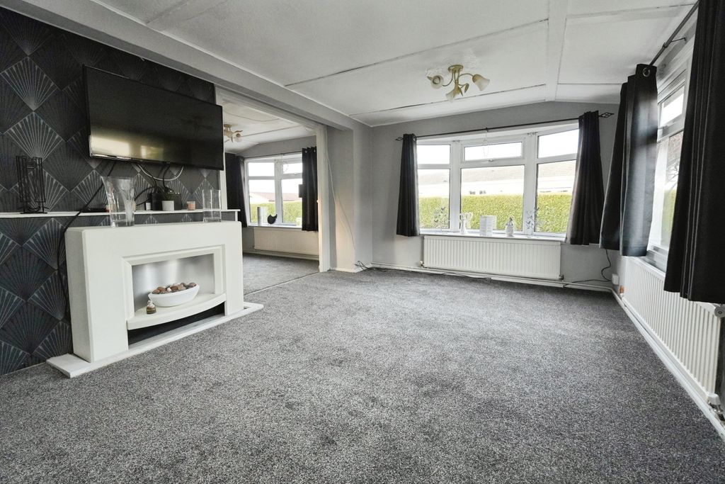 Property photo 2 of 15 Lounge