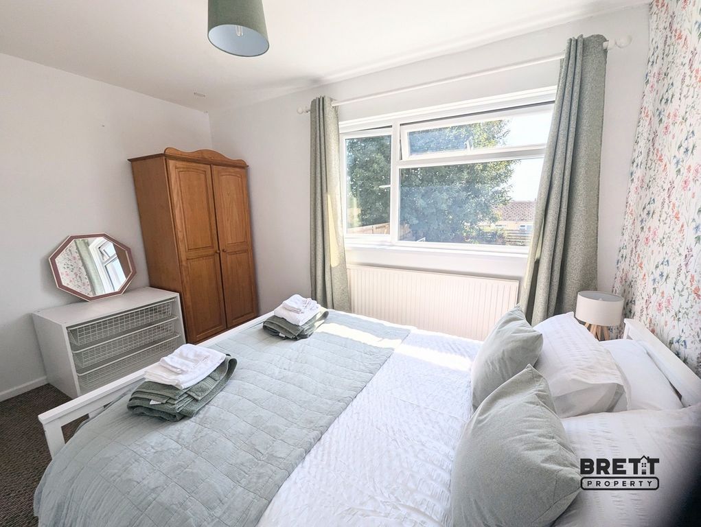 Property photo 3 of 12 Bedroom 2