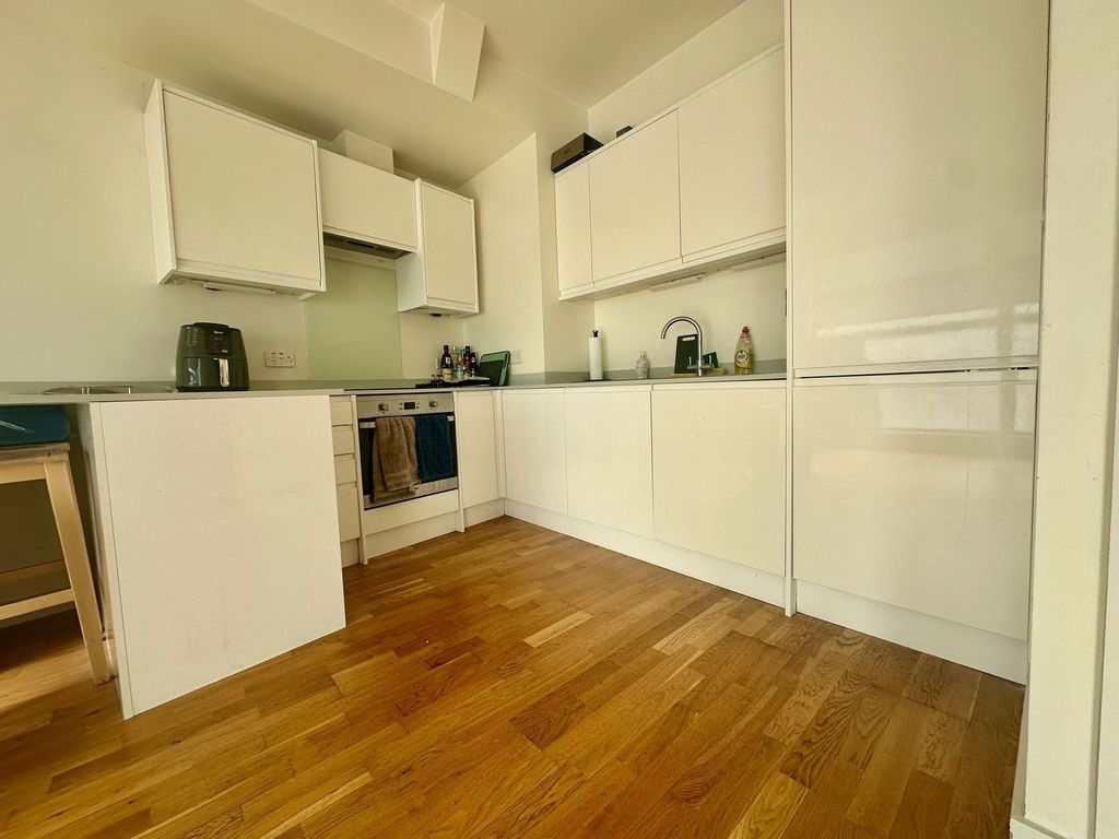 Property photo 2 of 8 Kitchen