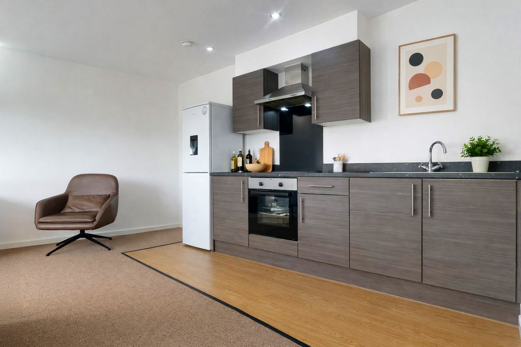 Property photo 3 of 9 5