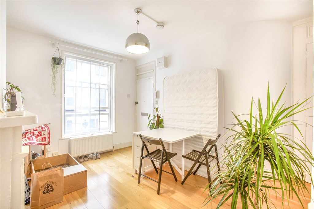 Property photo 3 of 10 Reception