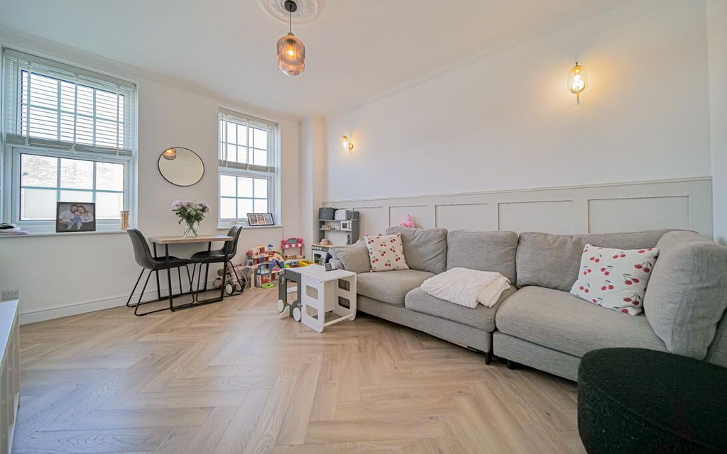 Property photo 2 of 8 P1070022.Jpg