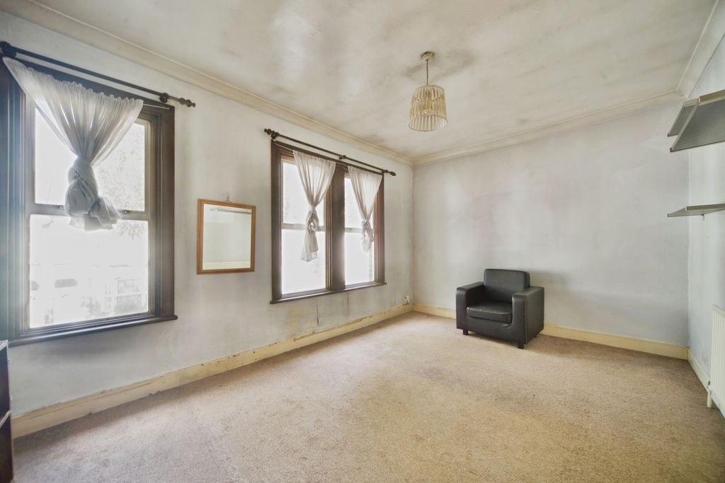 Property photo 3 of 13 Photo