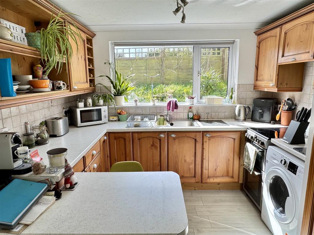 Property photo 3 of 22 Kitchen