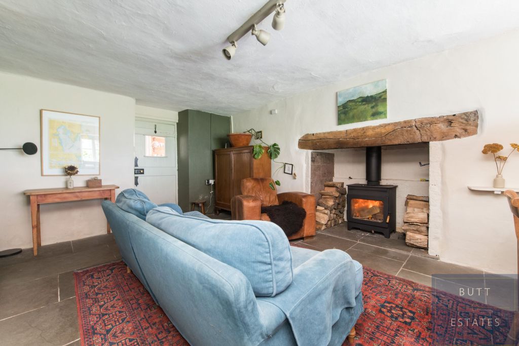 Property photo 3 of 12