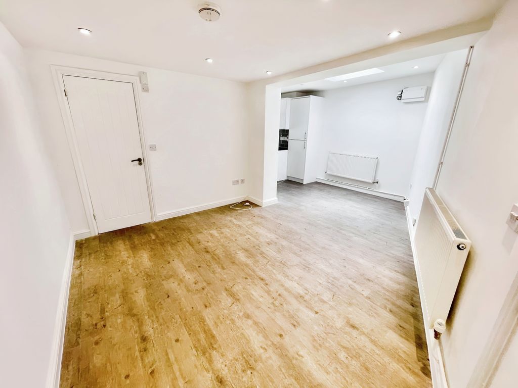 Property photo 1 of 9 Image