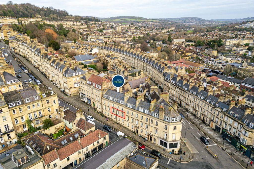 Property photo 3 of 19 Flat 5, 7 Fountain Buildings, Walcot, Bath BA1 5Du