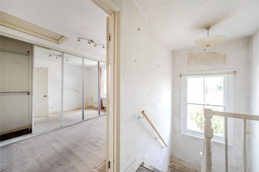 Property photo 3 of 11 Upper Landing