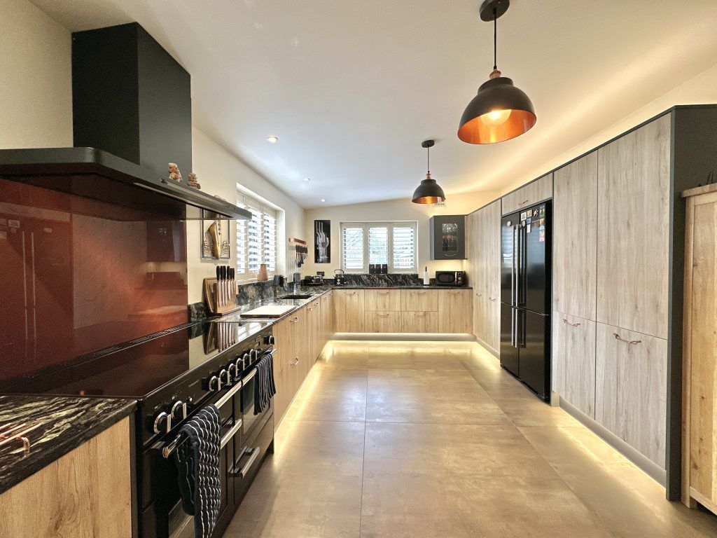 Property photo 2 of 32