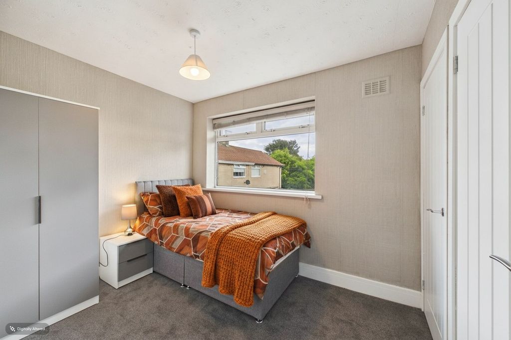 Property photo 1 of 9 Room 4 With Ensuite