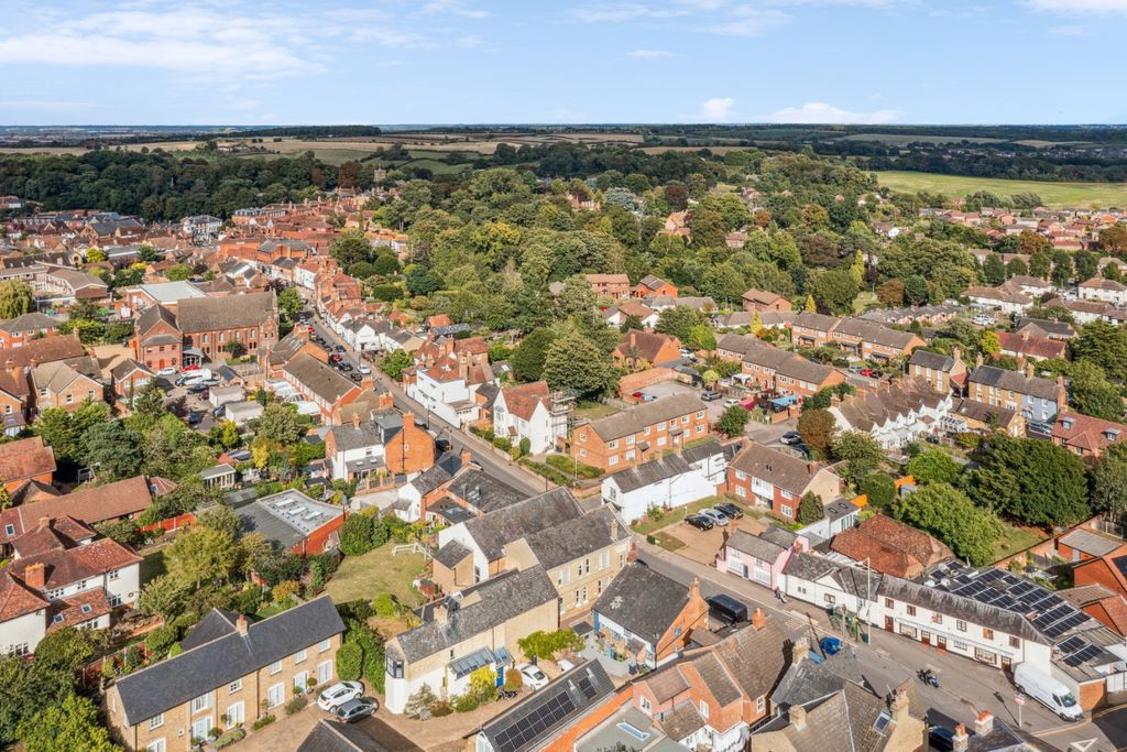 Property photo 2 of 25 4432165