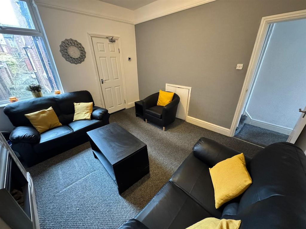 Property photo 2 of 25 Lounge