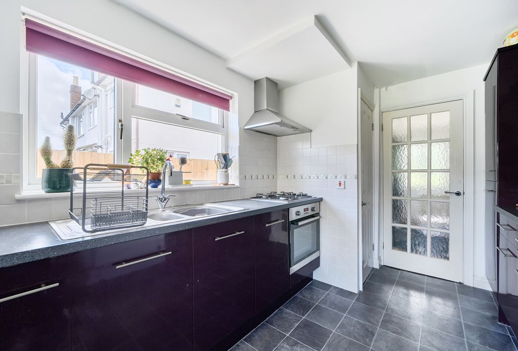 Property photo 3 of 12 1477124-8-6A2c048...