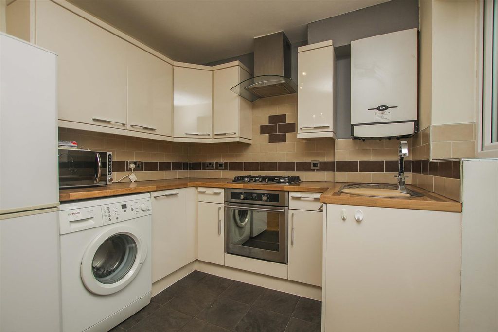 Property photo 2 of 24