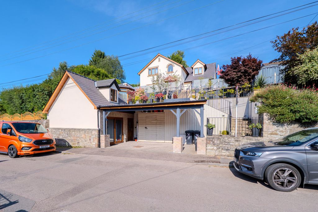 Property photo 2 of 48